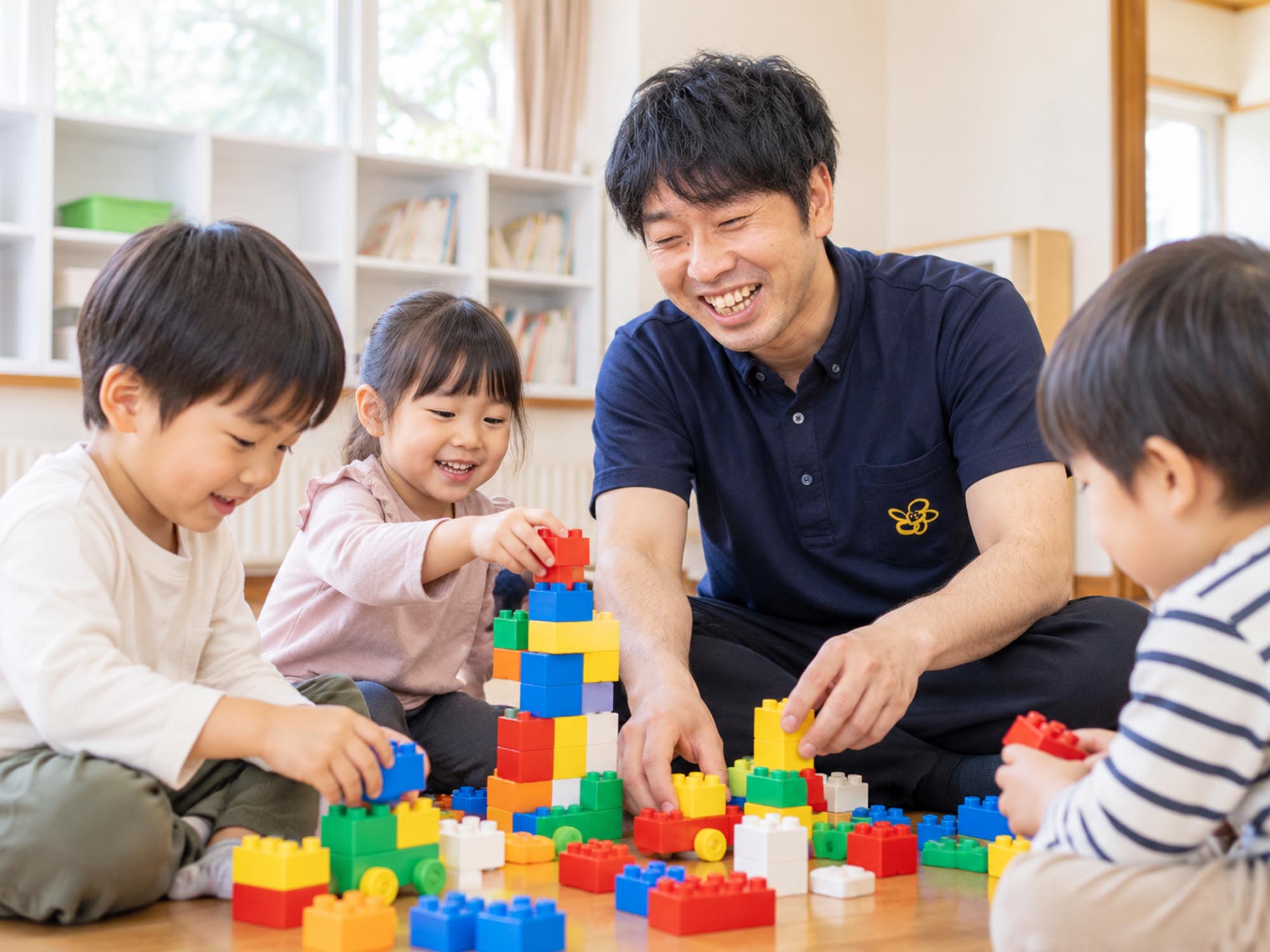 はなまる北ポロで未就学の子どもたちと活動するスタッフ